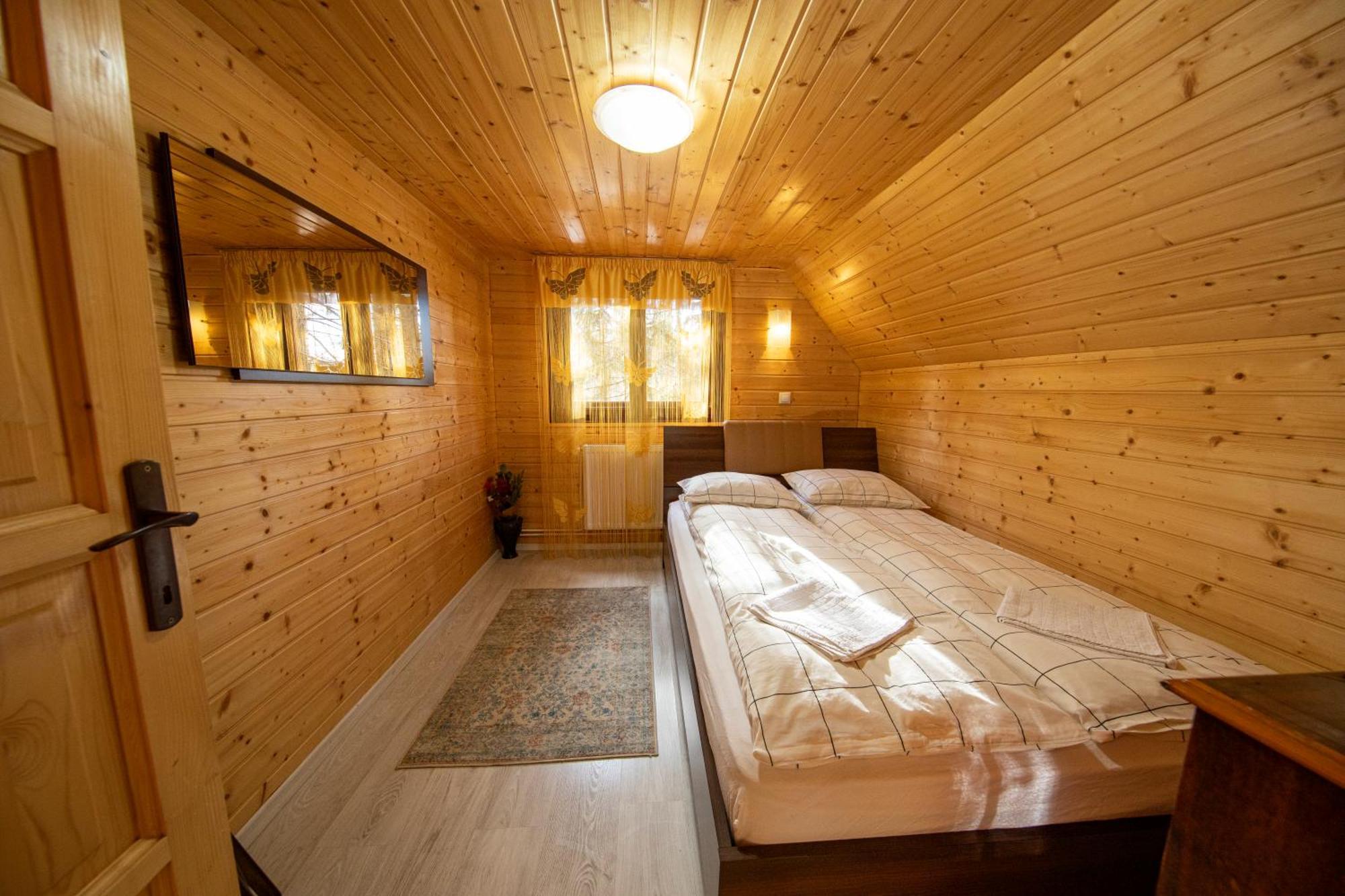 Cabana Adrienne Izvoru Muresului Luaran gambar