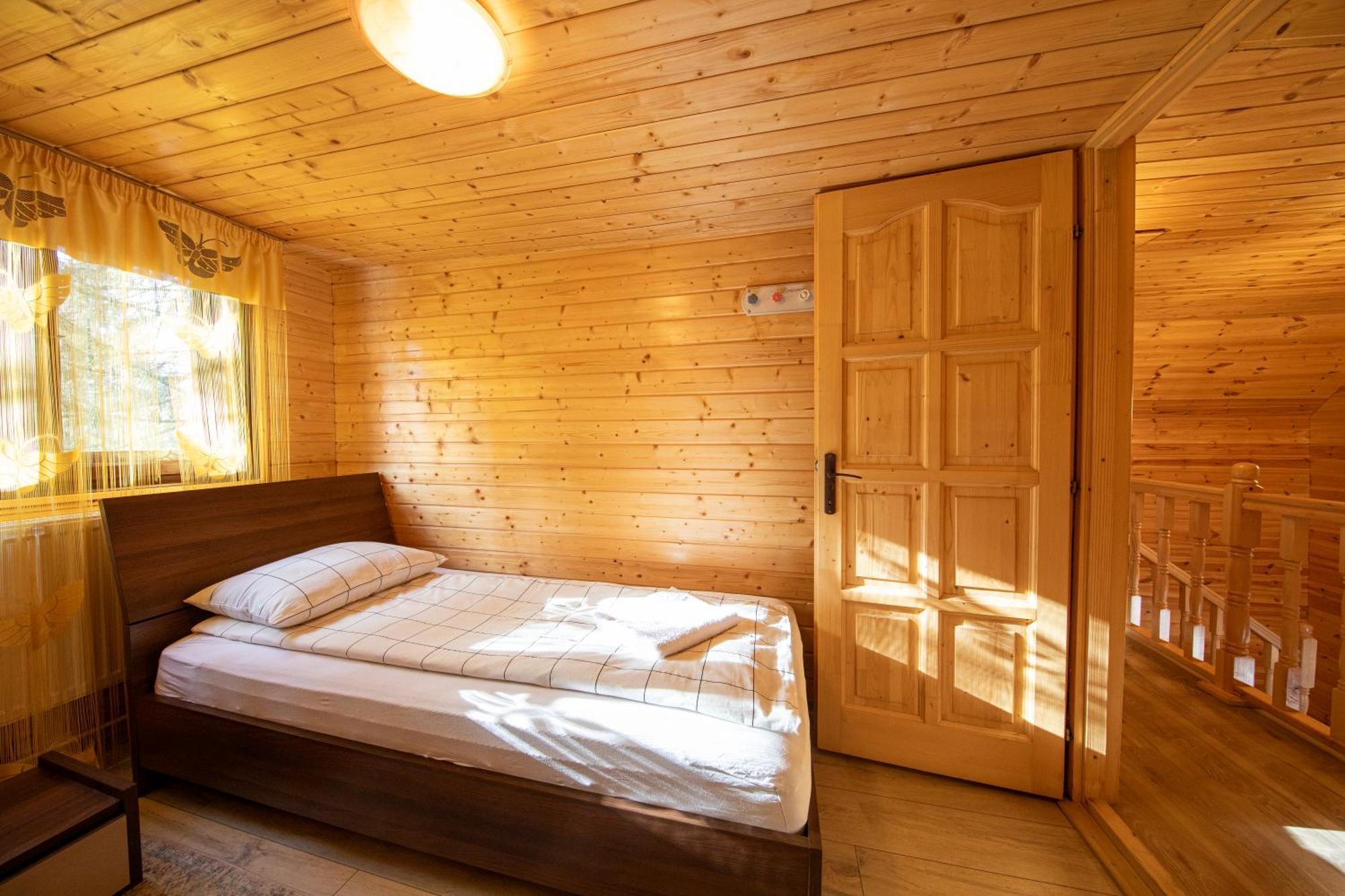 Cabana Adrienne Izvoru Muresului Luaran gambar